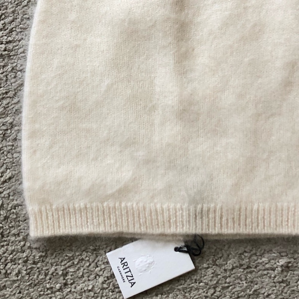 Aritzia Brushed Cashmere Tall Beanie.NWT. - Picture 2 of 2
